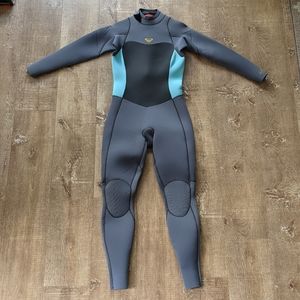 NWOT NEVER WORN ROXY 3/4 mm wetsuit